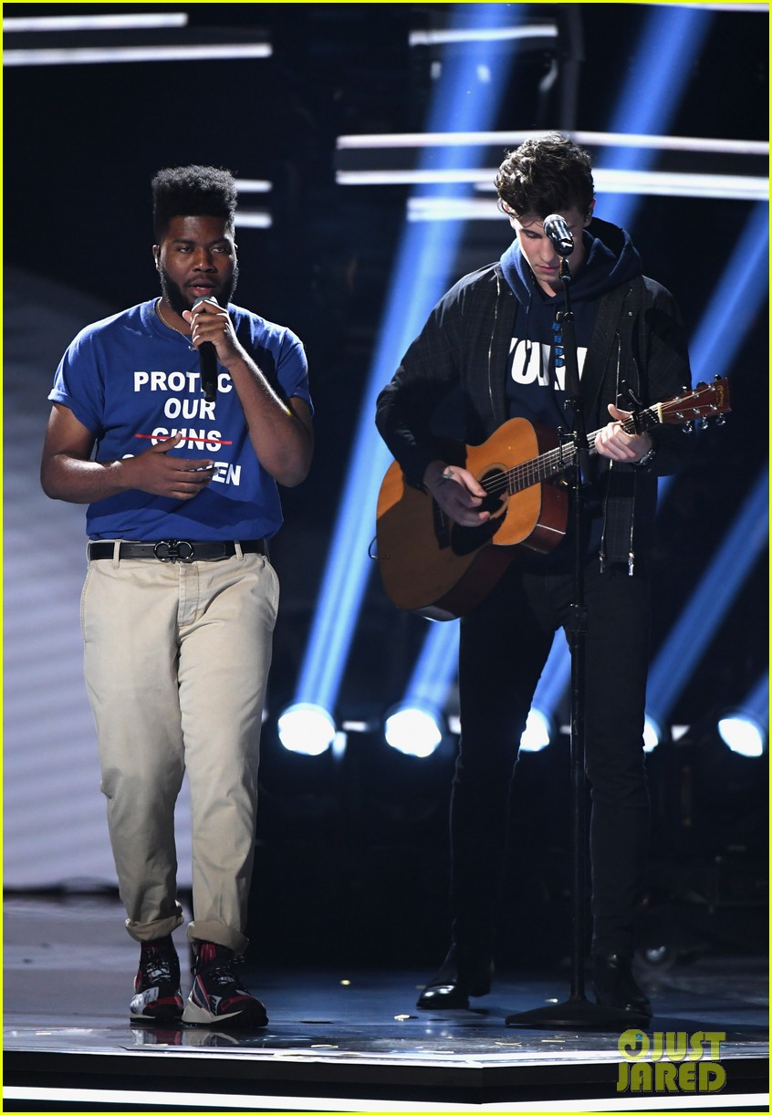 Shawn Mendes Performs with Show Choir from MSD High School at BBMAs
