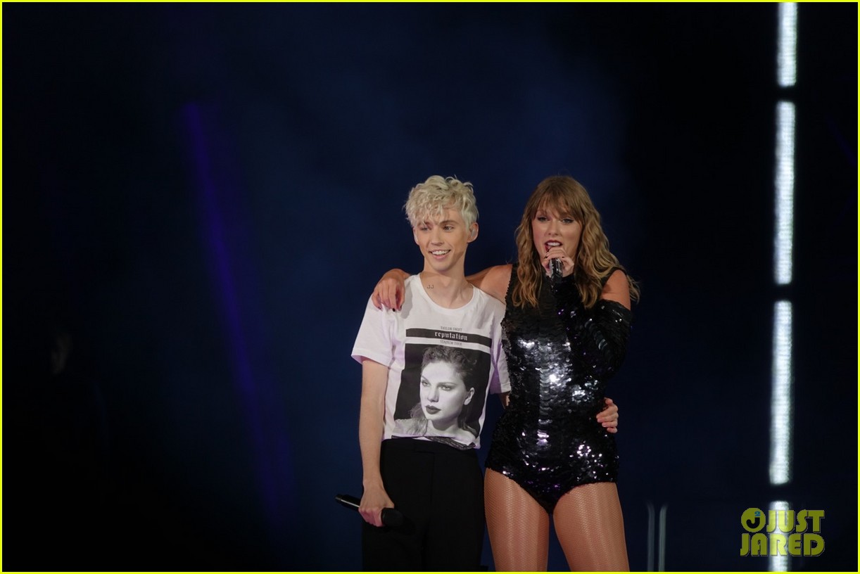 Troye Sivan Makes Surprise Appearance at Taylor Swift Concert! Photo