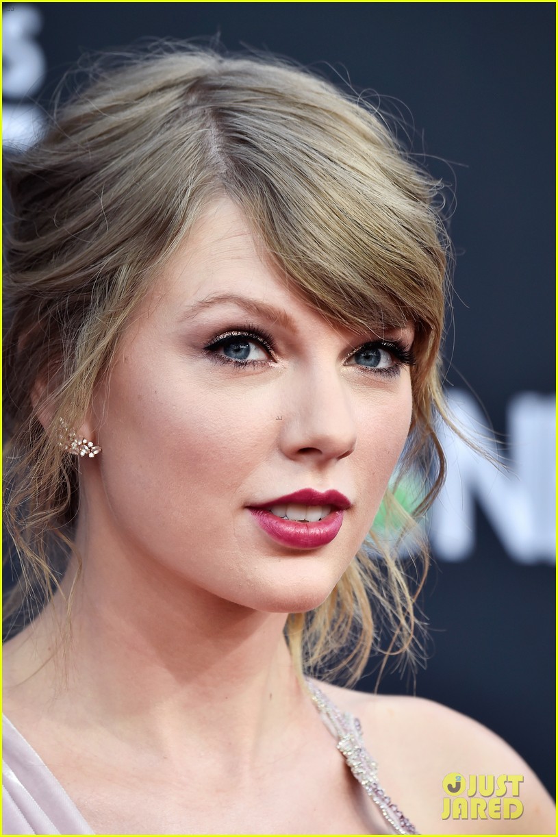 Is 'Eternal' Written Into Taylor Swift's BBMAs Dress? | Photo 1162563 ...