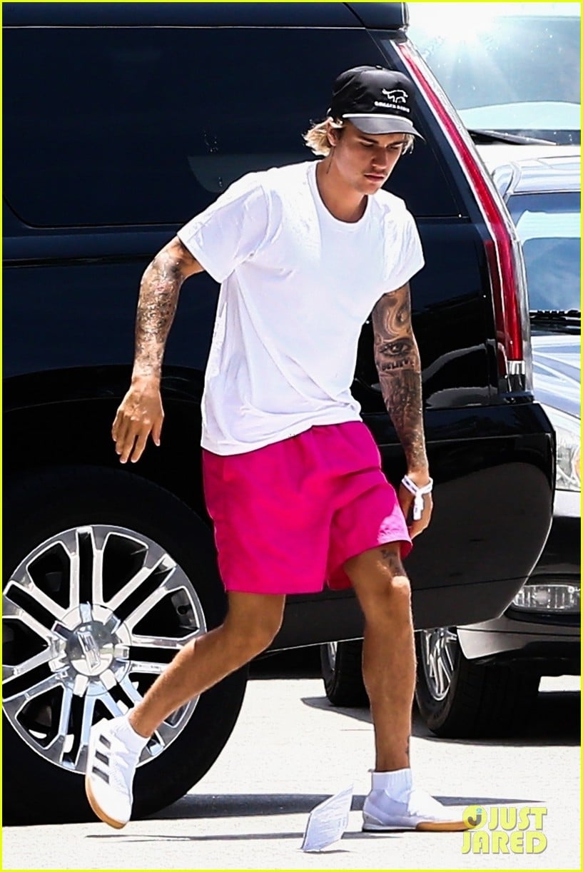 Justin Bieber Shows Off His Tattoo Sleeves While Arriving at Miami ...