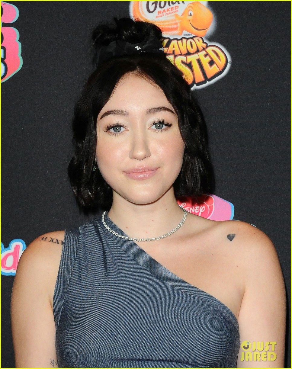 Noah Cyrus Keeps It Chic at Radio Disney Music Awards 2018 | Photo