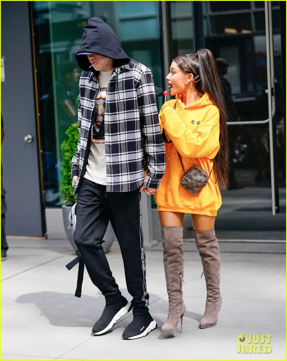 Ariana Grande & Fiance Pete Davidson Holds Hands While Enjoying Their ...