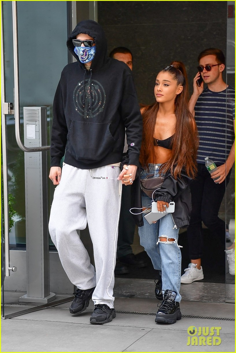 Ariana Grande Goes on NYC Shopping Spree with Pete Davidson! Photo