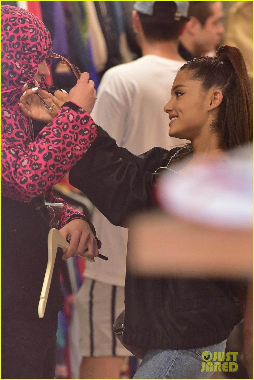 Ariana Grande Goes on NYC Shopping Spree with Pete Davidson! Photo