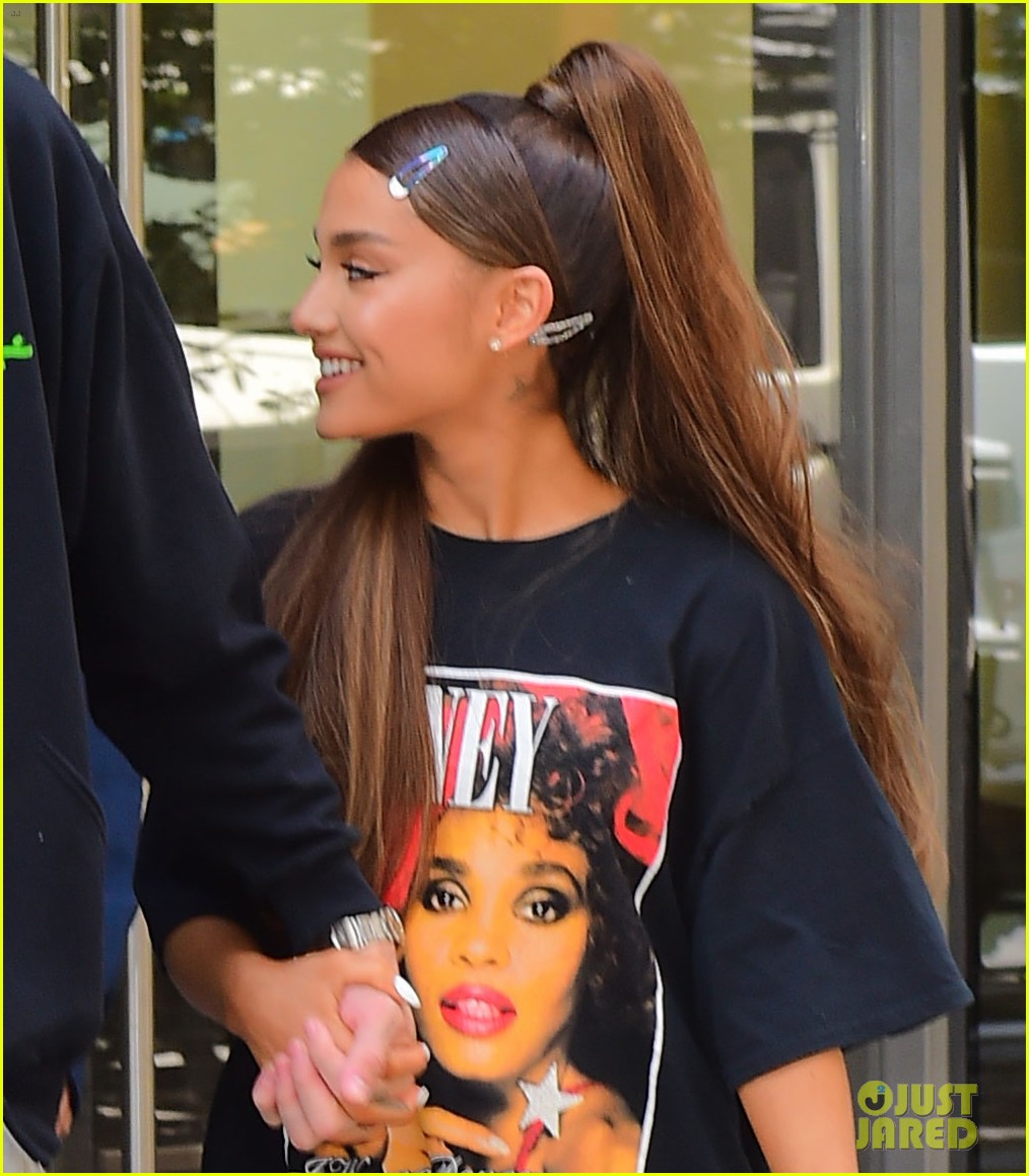 Full Sized Photo of ariana grande pete davidson hold hands for nyc