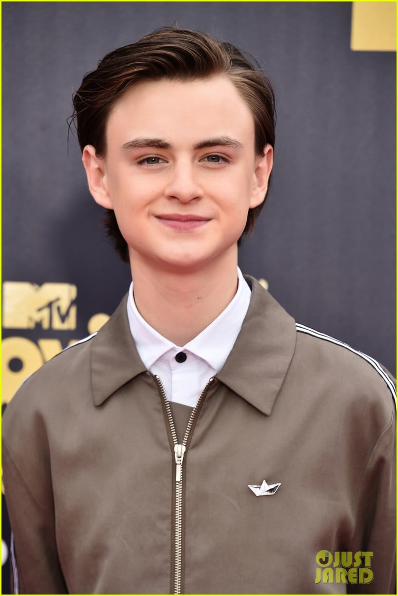 Jaeden Lieberher, Sophia Lillis, & ‘It’ Stars Attend MTV Awards 2018