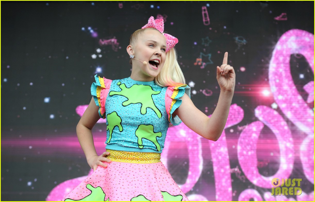 Full Sized Photo of jojo siwa performs at nick slimefest 11 | JoJo Siwa
