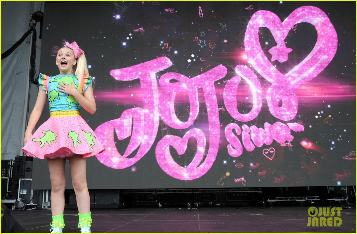 Full Sized Photo Of Jojo Siwa Performs At Nick Slimefest 12 Jojo Siwa Rocks Out At Nickelodeon