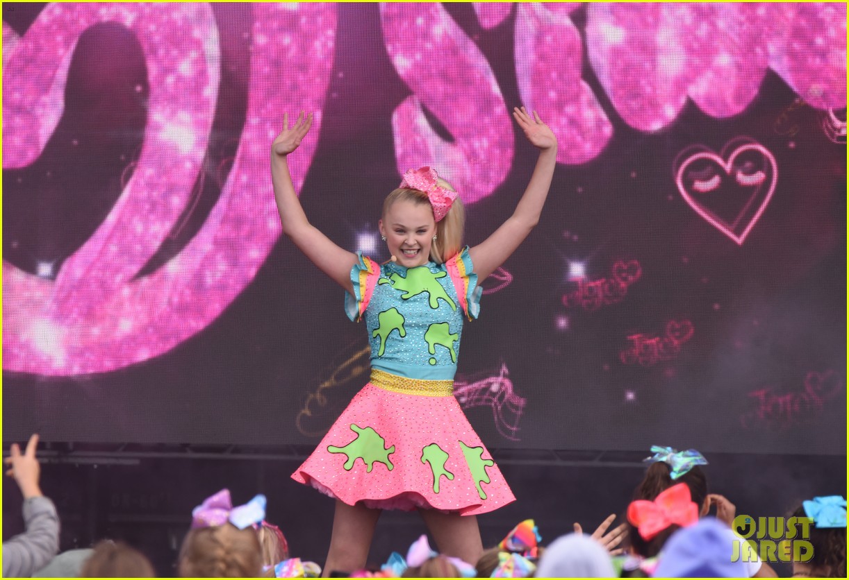 JoJo Siwa Rocks Out at Nickelodeon SlimeFest! | Photo 1165518 - Photo
