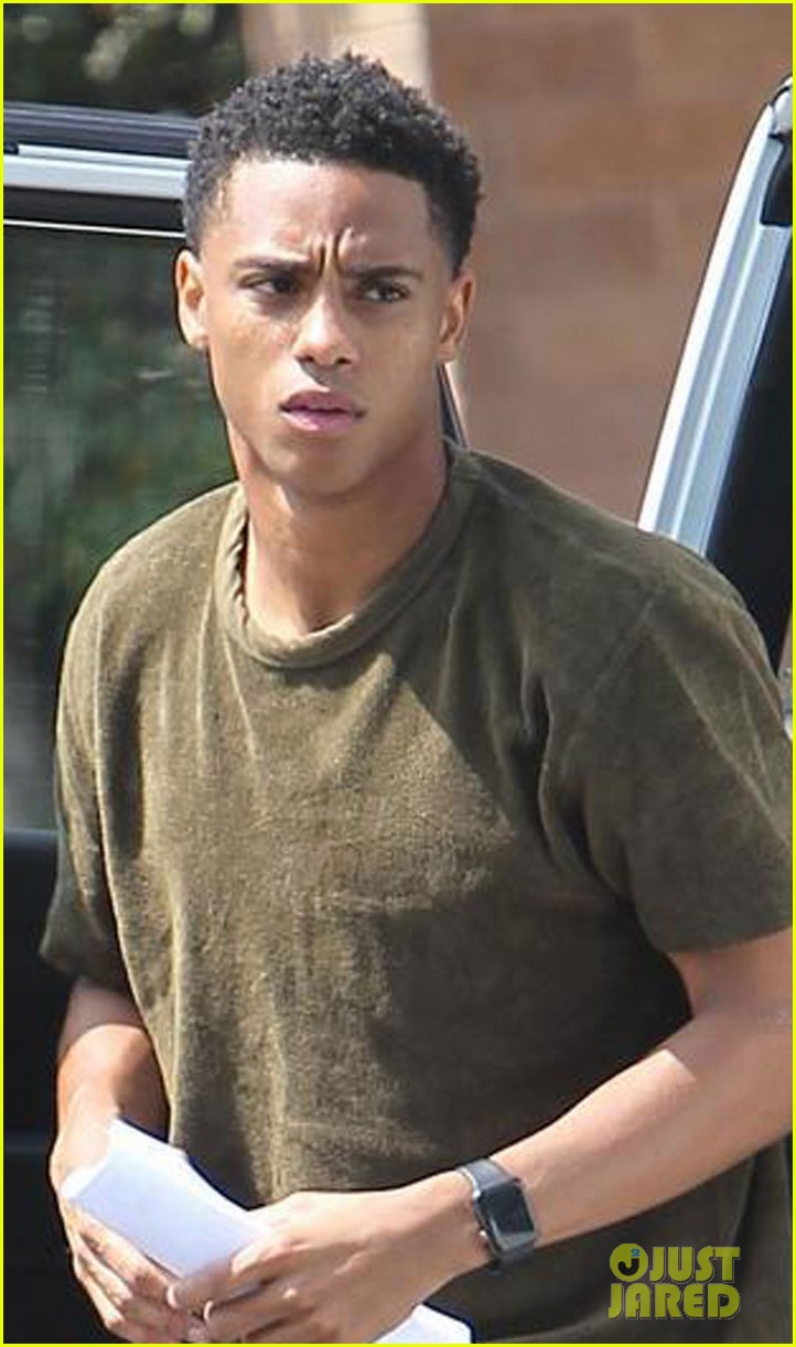 Keith Powers Holds Hands With Girlfriend Ryan Destiny While Running Errands Photo Keith Powers Ryan Destiny Pictures Just Jared Jr