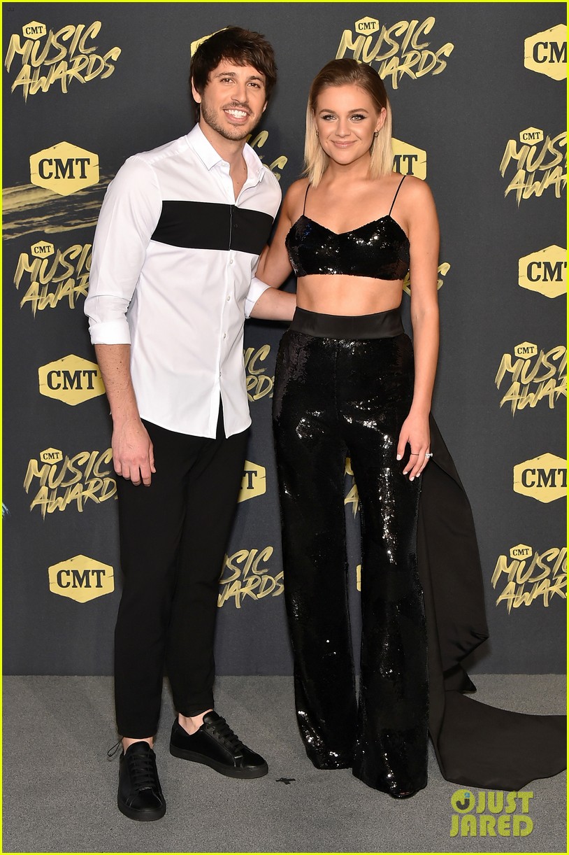 Full Sized Photo of kelsea ballerini evans kiss on cmt awards