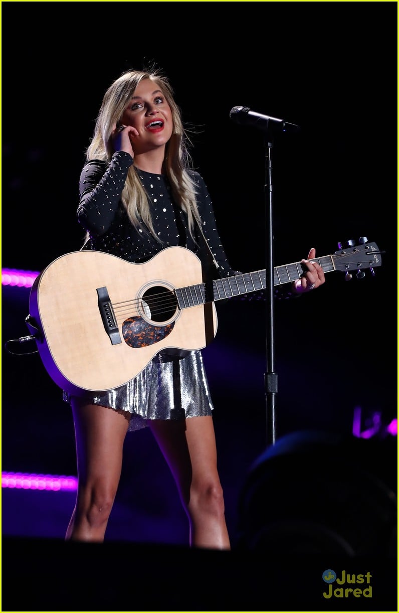 Kelsea Ballerini Manages To Ruin A Lot Of Romantic Gestures In 'I Hate ...