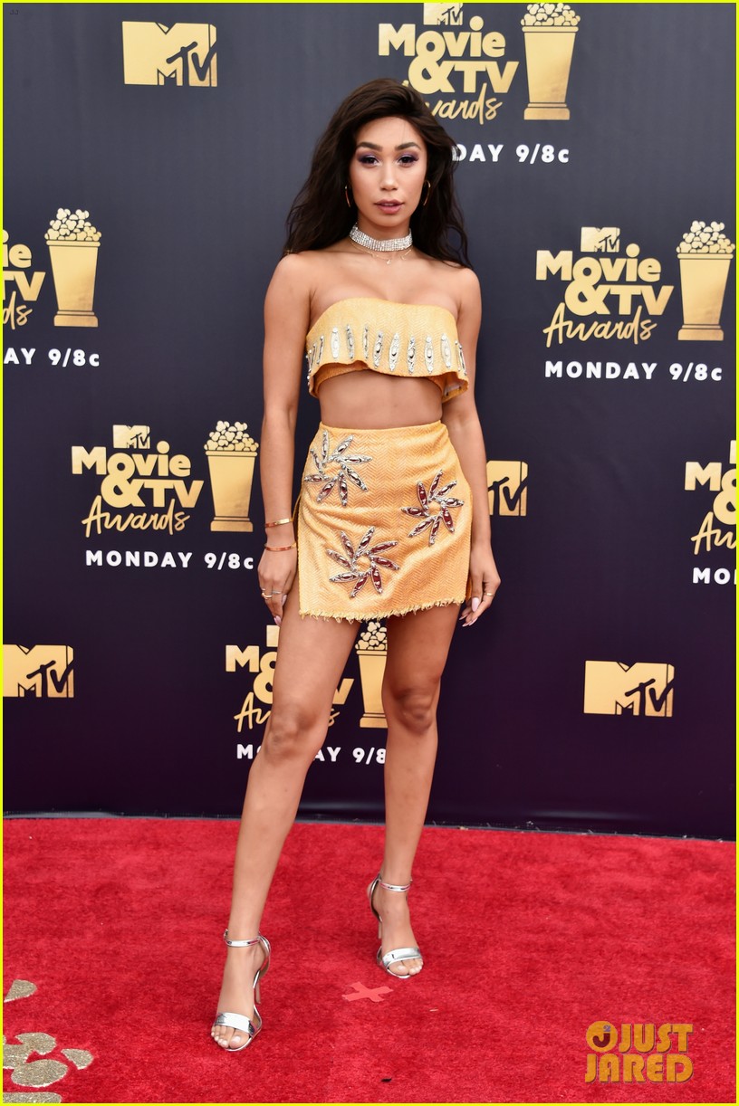 Liza Koshy And Eva Gutowski Get Glam For Mtv Movie And Tv Awards 2018 Photo 1167554 Photo 