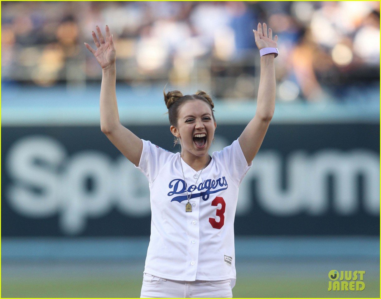 Billie Lourd Throws Out First Pitch at Dodgers' 'Star Wars' Night