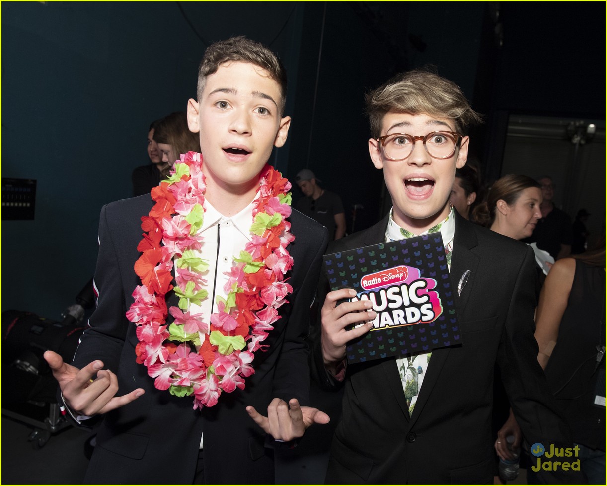 Max & Harvey Give Massive Shout Out to Fans After Winning at RDMAs 2018