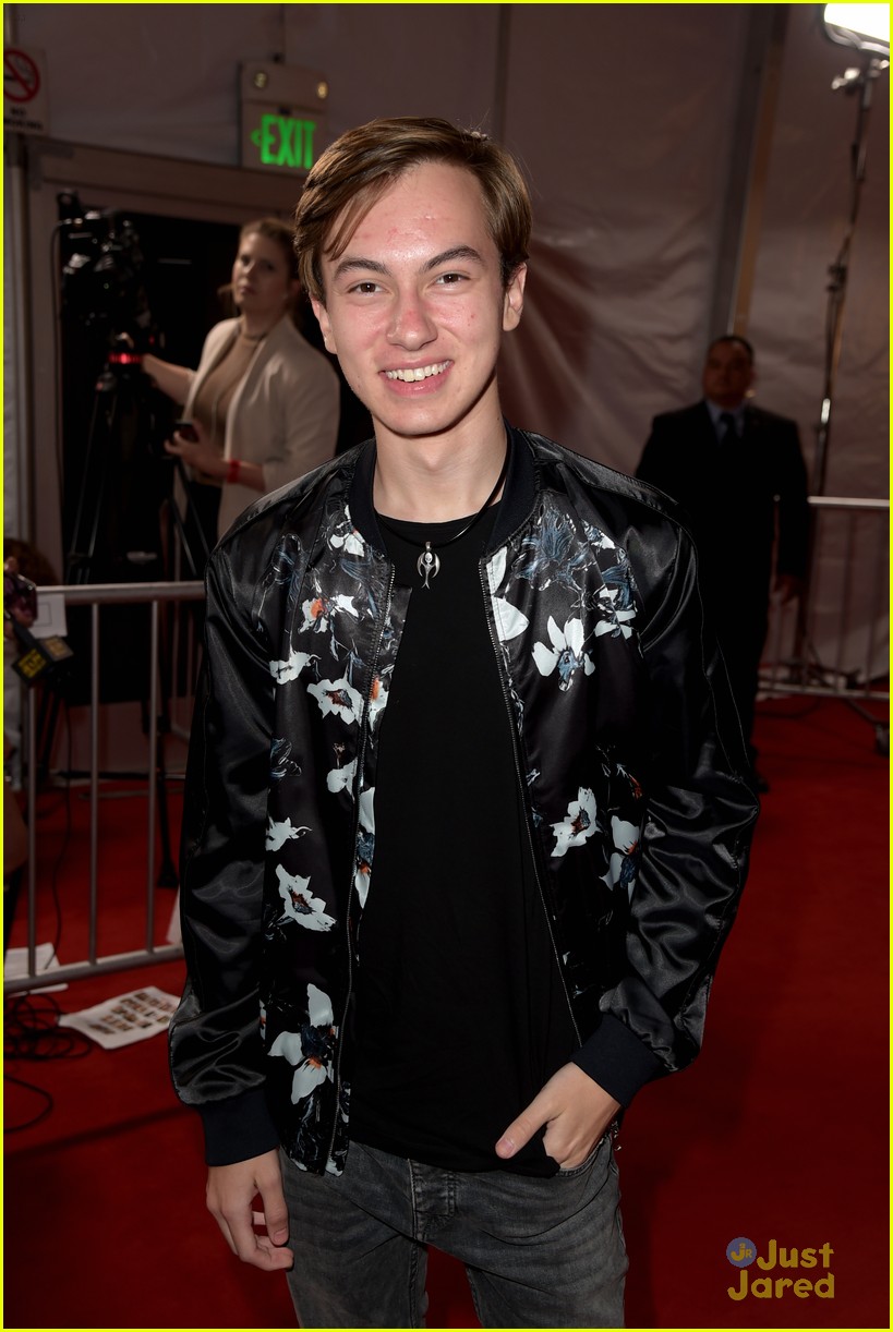 milo manheim holiday kreigel incredibles2 holker hayden huck 04