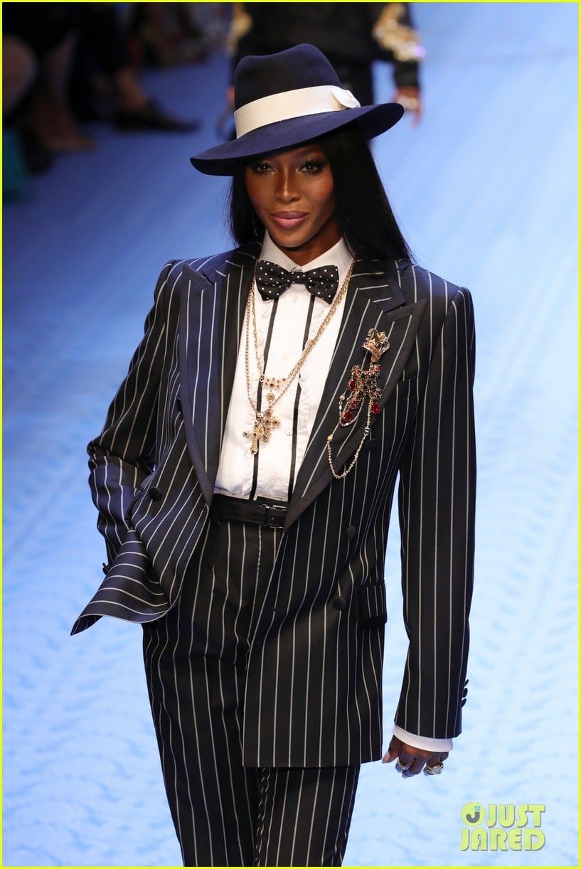 naomi campbell walks dolce gabbana mens runway 04