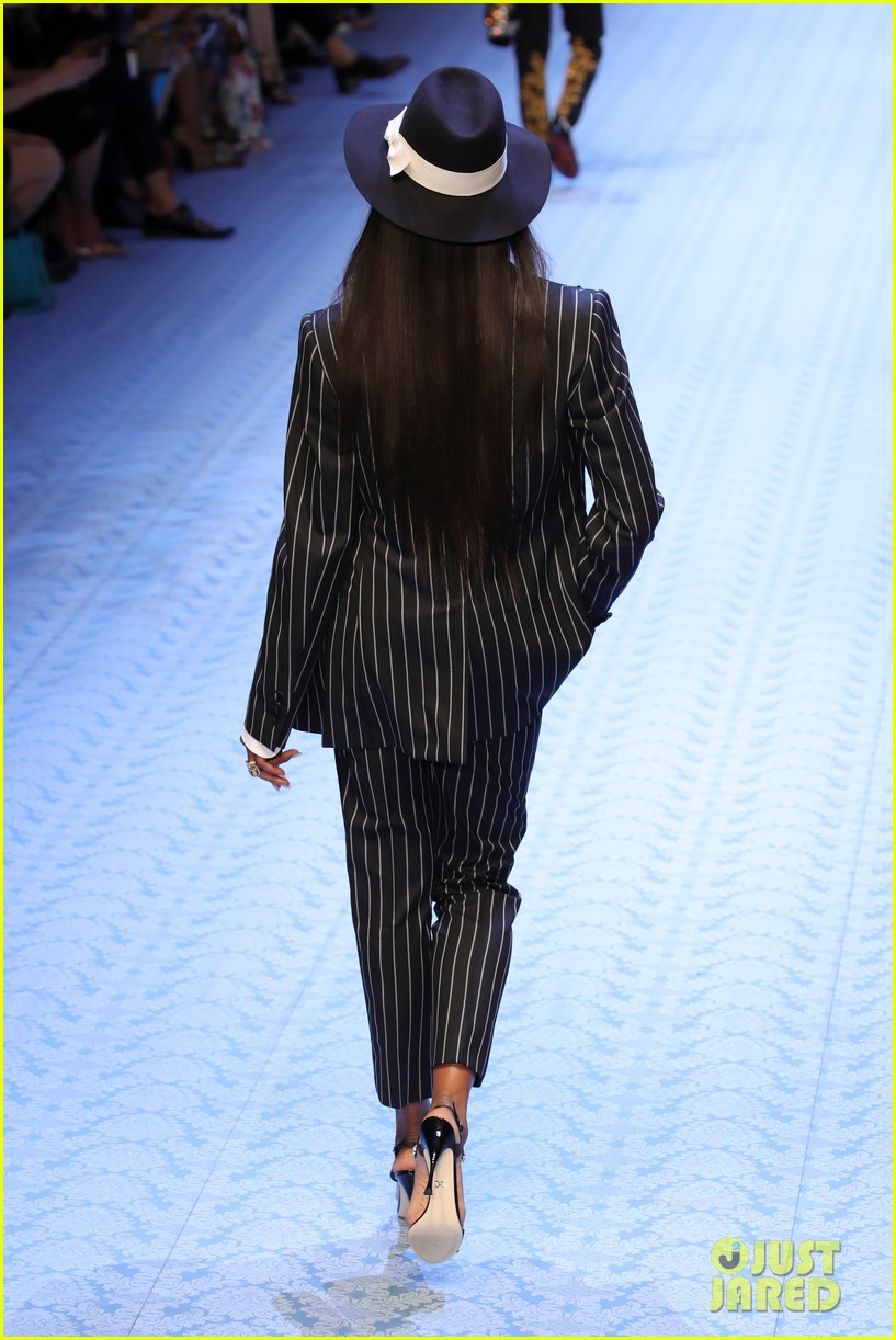 naomi campbell walks dolce gabbana mens runway 14
