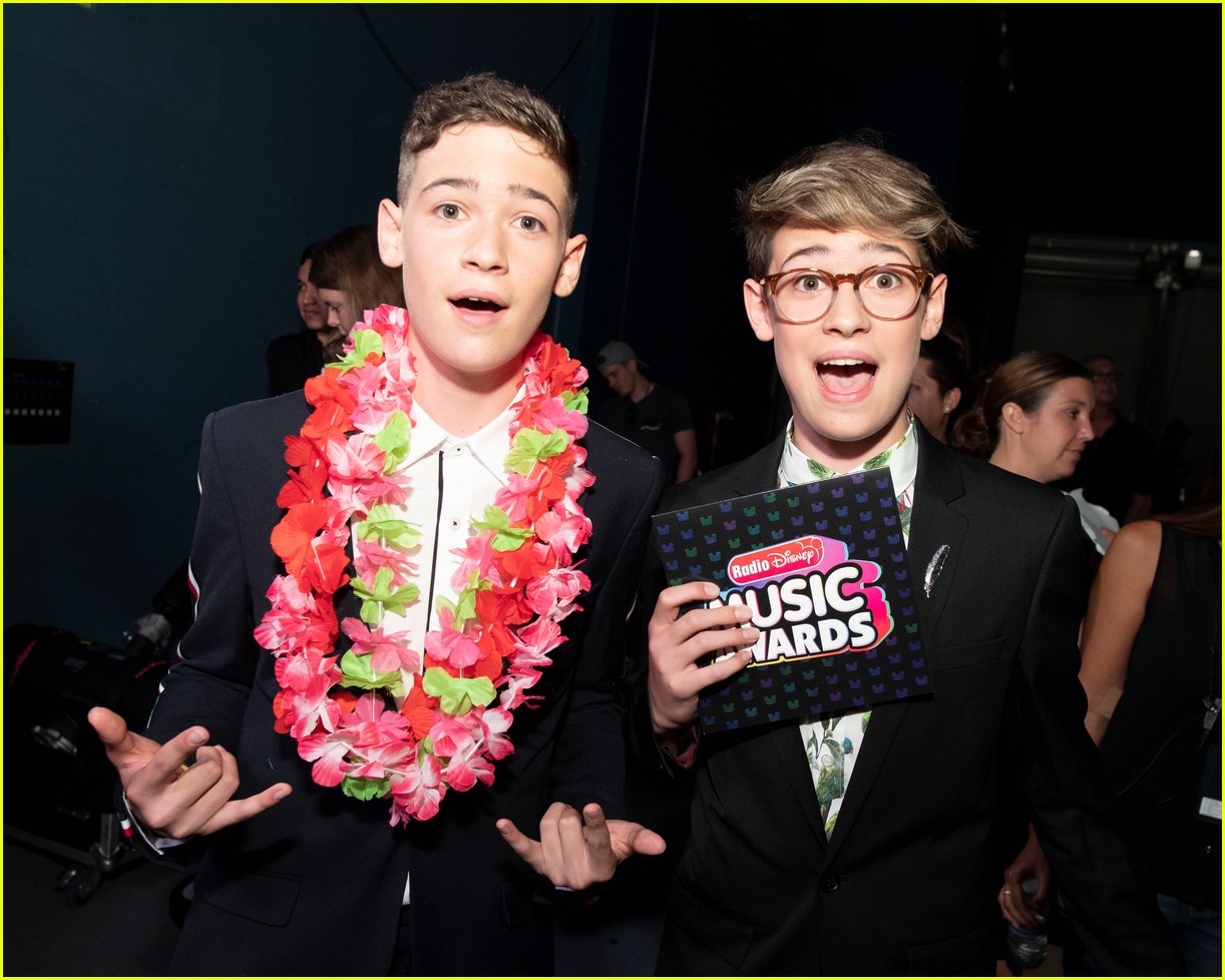 backstage at the radio disney music awards see the moments you missed on tv 06