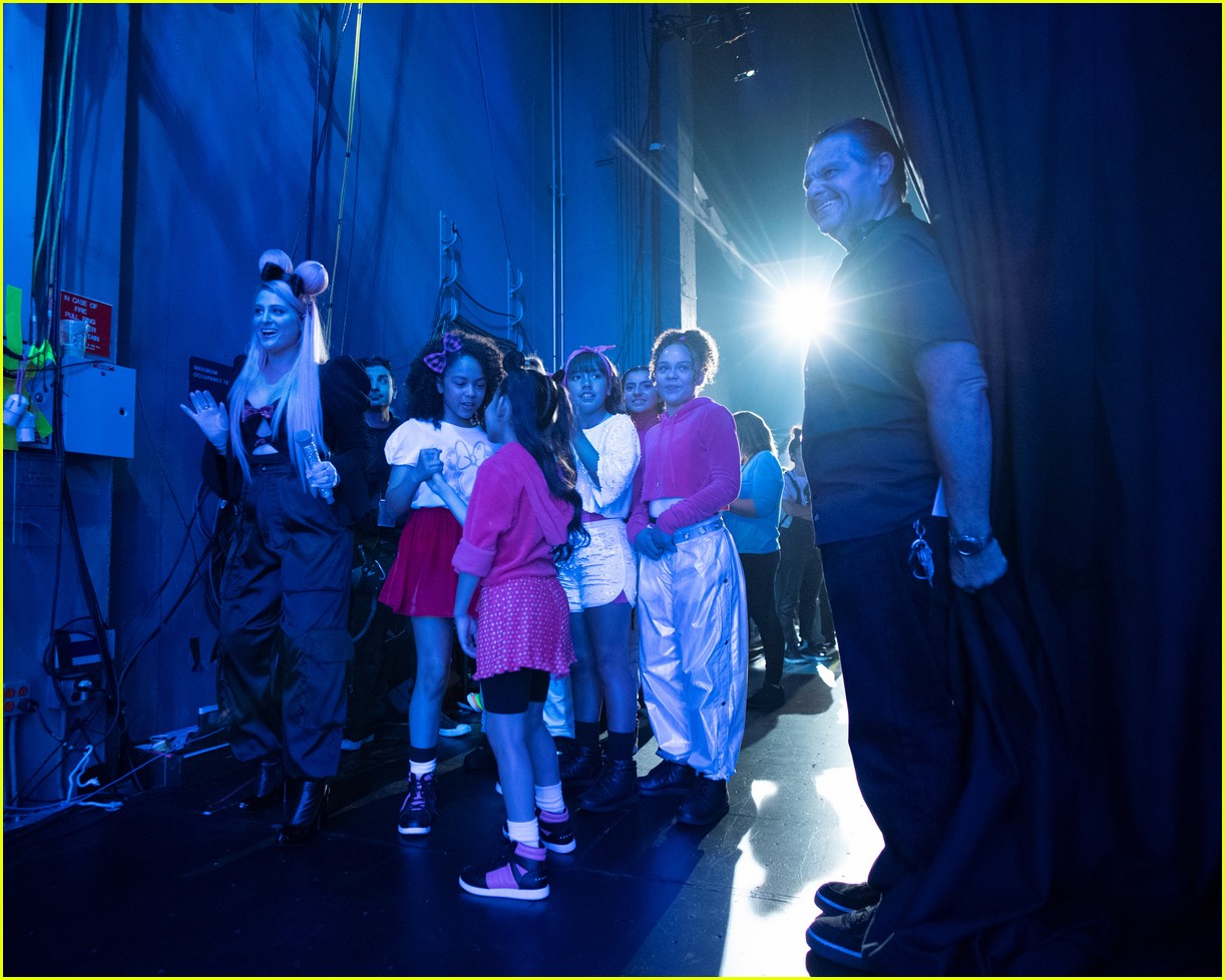 backstage at the radio disney music awards see the moments you missed on tv 16