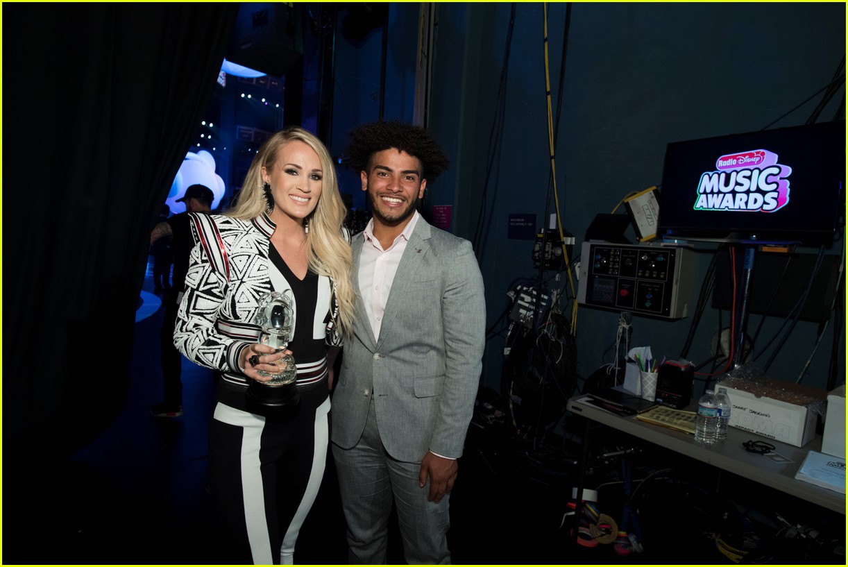 backstage at the radio disney music awards see the moments you missed on tv 29
