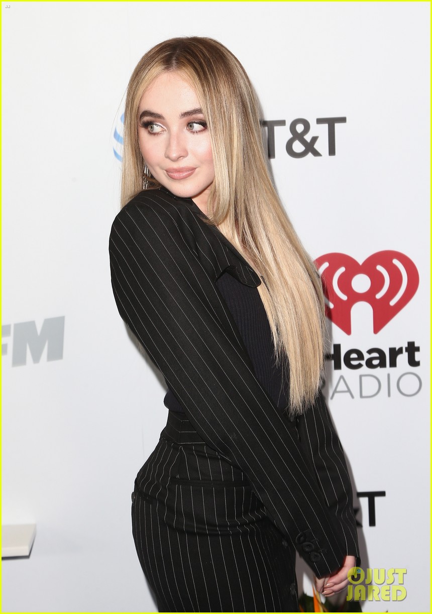 Full Sized Photo of sabrina carpenter debuts almost love at wango tango