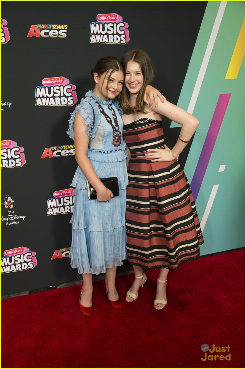 Fast Layne's Sophie Pollono Hits First Red Carpet at RDMAs 2018 | Photo