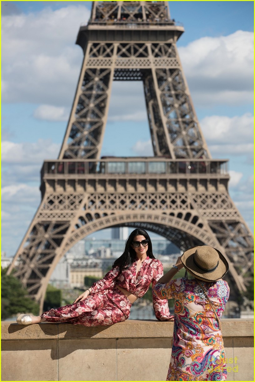 Full Sized Photo of emeraude toubia pics eiffel tower paris 02