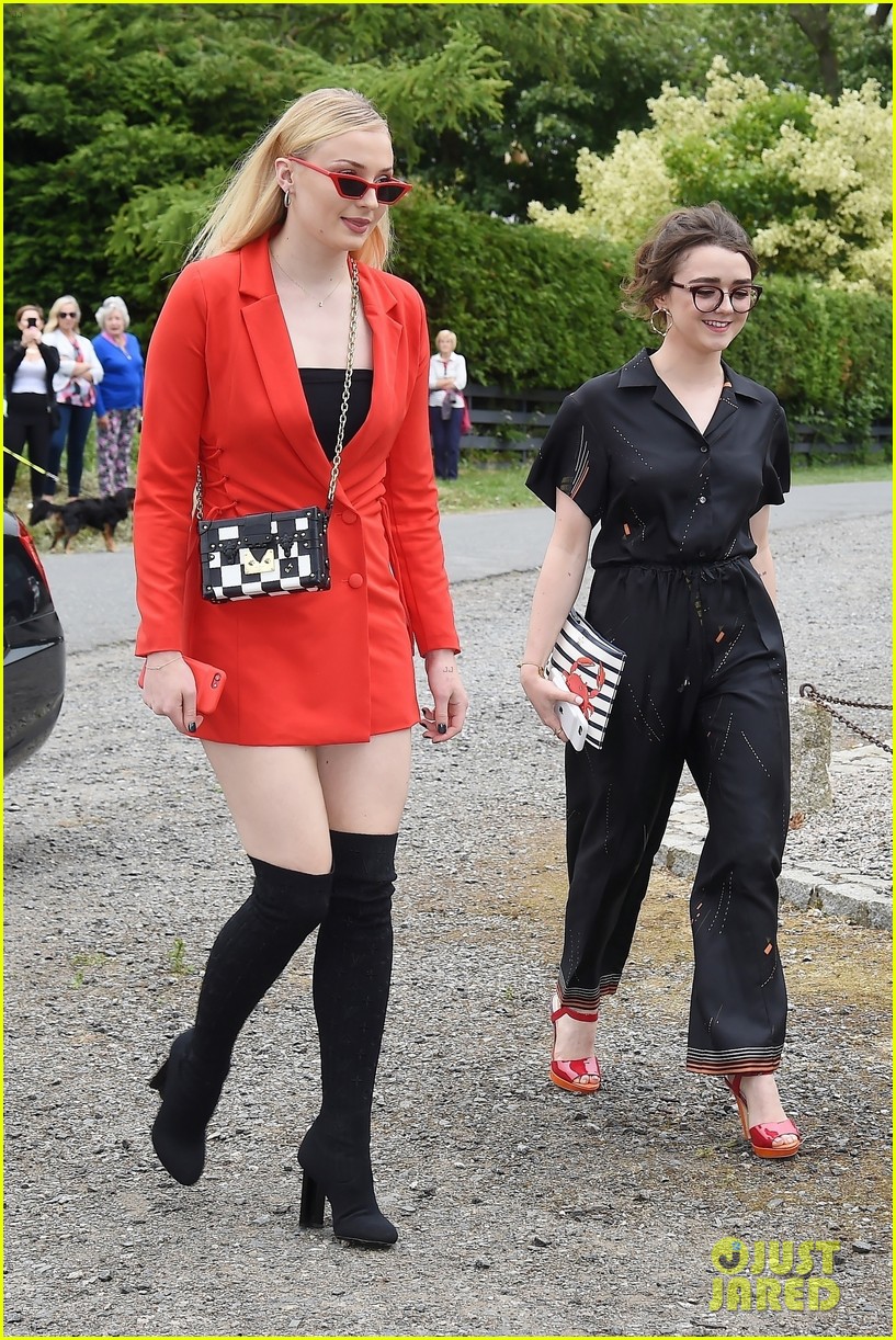 Game of Thrones' Sophie Turner & Maisie Williams Reunite at Co