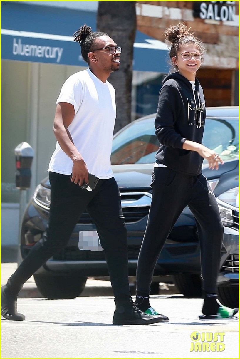 Full Sized Photo of zendaya is all smiles while shopping with her