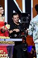 zendaya presents chadwick boseman with best performance in a movie at mtv movie tv awards 14