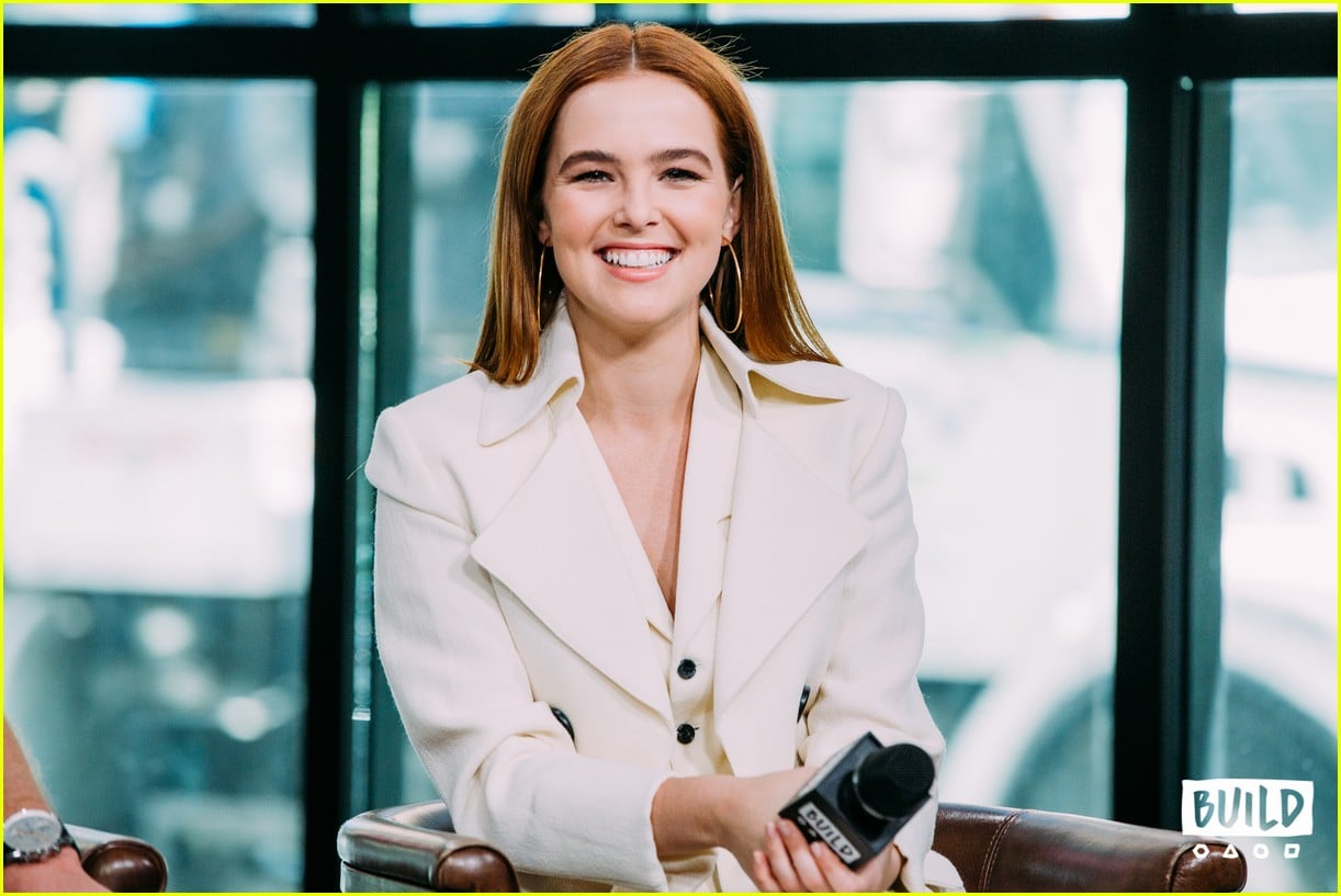 Full Sized Photo of zoey deutch glen powell build series 2018 06 | Zoey