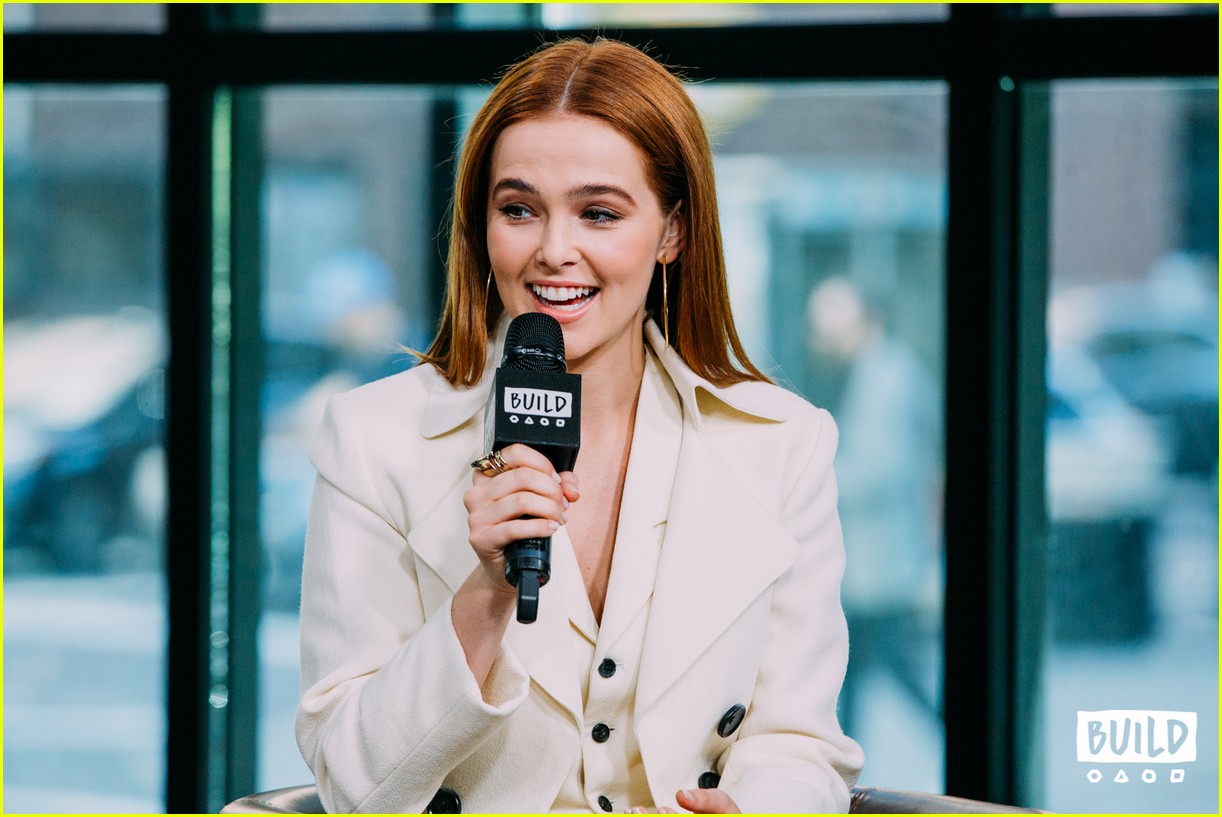 Full Sized Photo of zoey deutch glen powell build series 2018 07 | Zoey