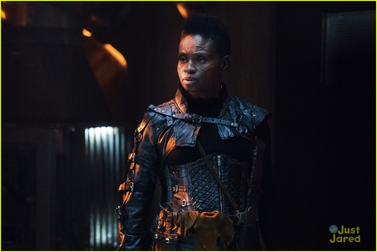 the 100 returns bellamy octavia poisoned 01