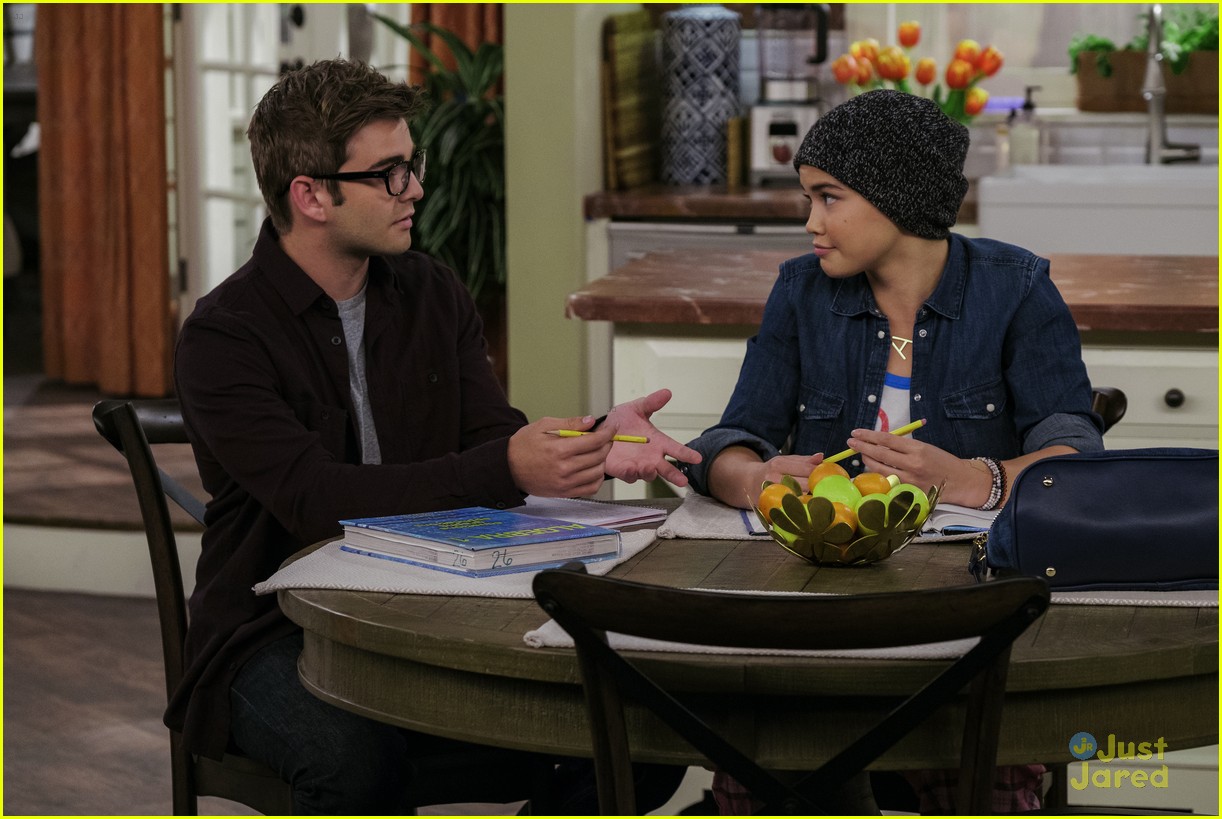 Paris Berelc & Isabel May's Netflix Show 'Alexa & Katie' Could Return in November Photo