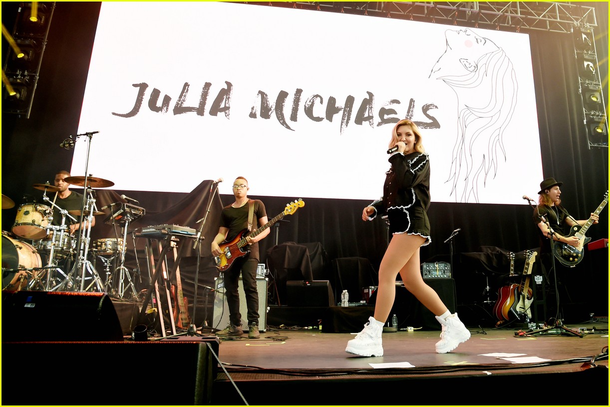 ariana grande julia michaels kelsea ballerini amazon prime day 12