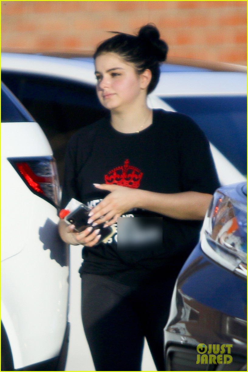 Full Sized Photo of ariel winter levi meaden gym july 2018 04 | Ariel