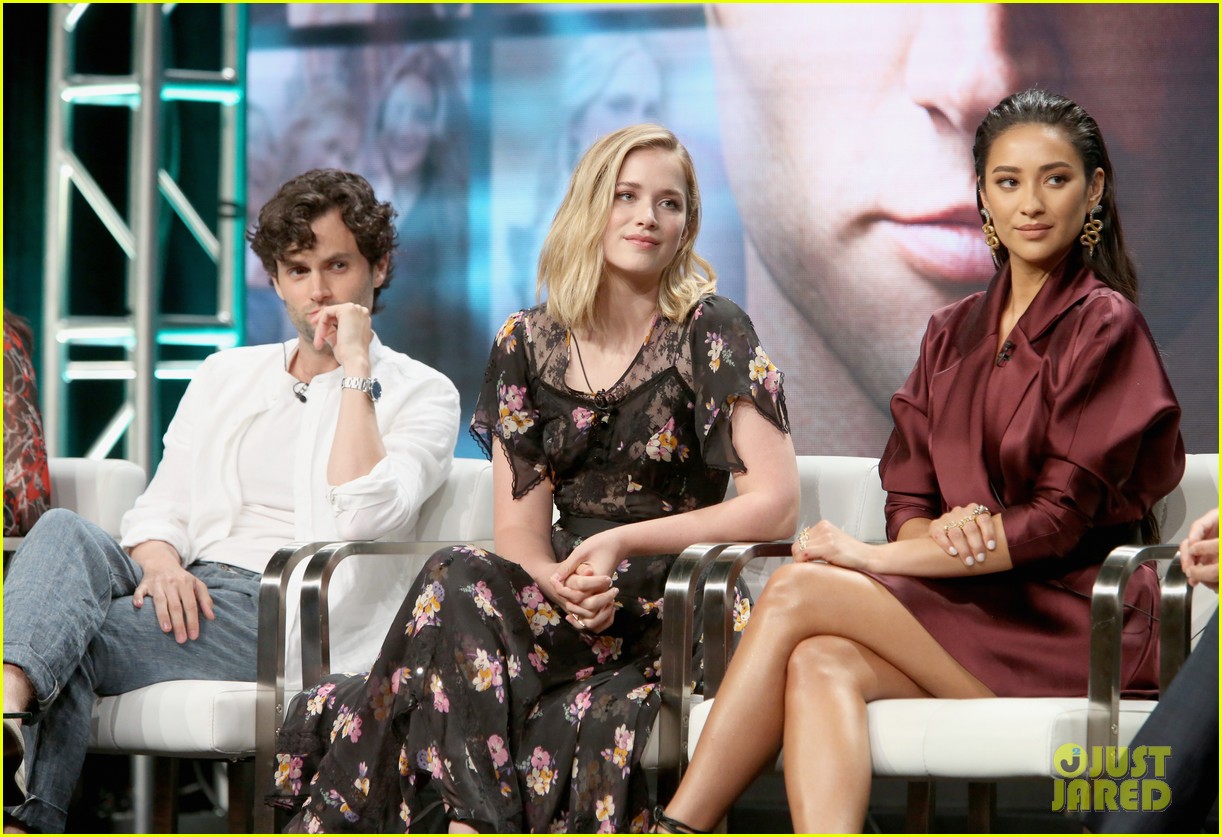 Full Sized Photo of penn badgley shay mitchell tca panel 05 | Shay
