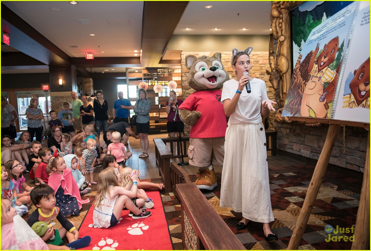 Bailee Madison Takes Fun Family Vacation To Great Wolf Lodge in