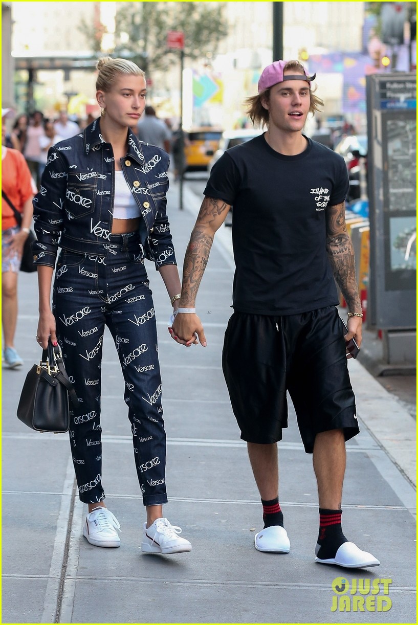 Justin Bieber Holds Hands with Hailey Baldwin After Sushi Date Photo