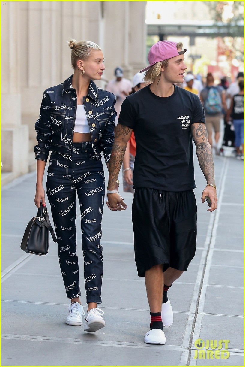 Justin Bieber Holds Hands with Hailey Baldwin After Sushi Date | Photo ...