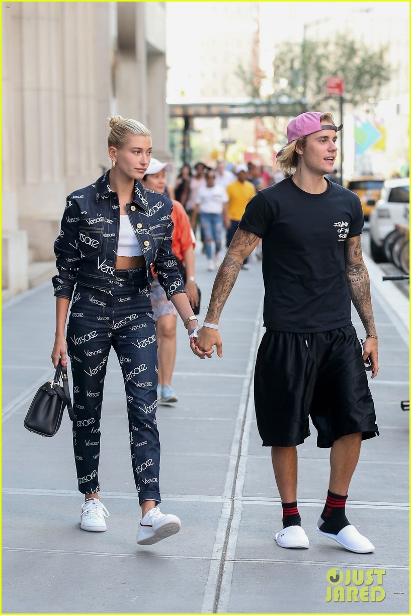 Justin Bieber Holds Hands With Hailey Baldwin After Sushi Date Photo 1171109 Photo Gallery