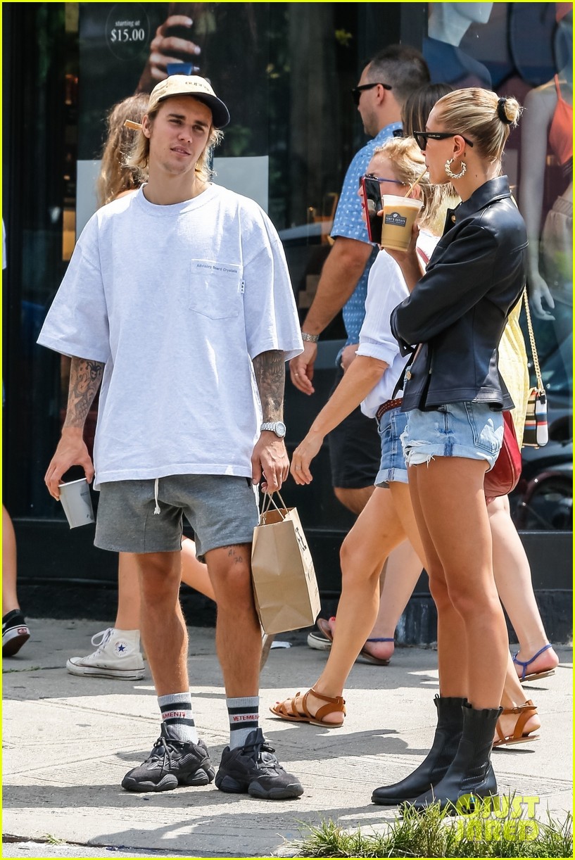 Justin Bieber Steps Out for Brunch with Fiancee Hailey Baldwin | Photo ...