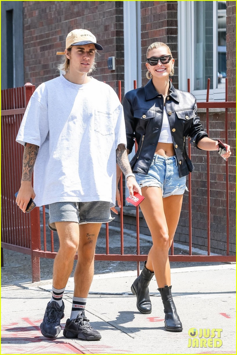 Justin Bieber Steps Out for Brunch with Fiancee Hailey Baldwin | Photo ...