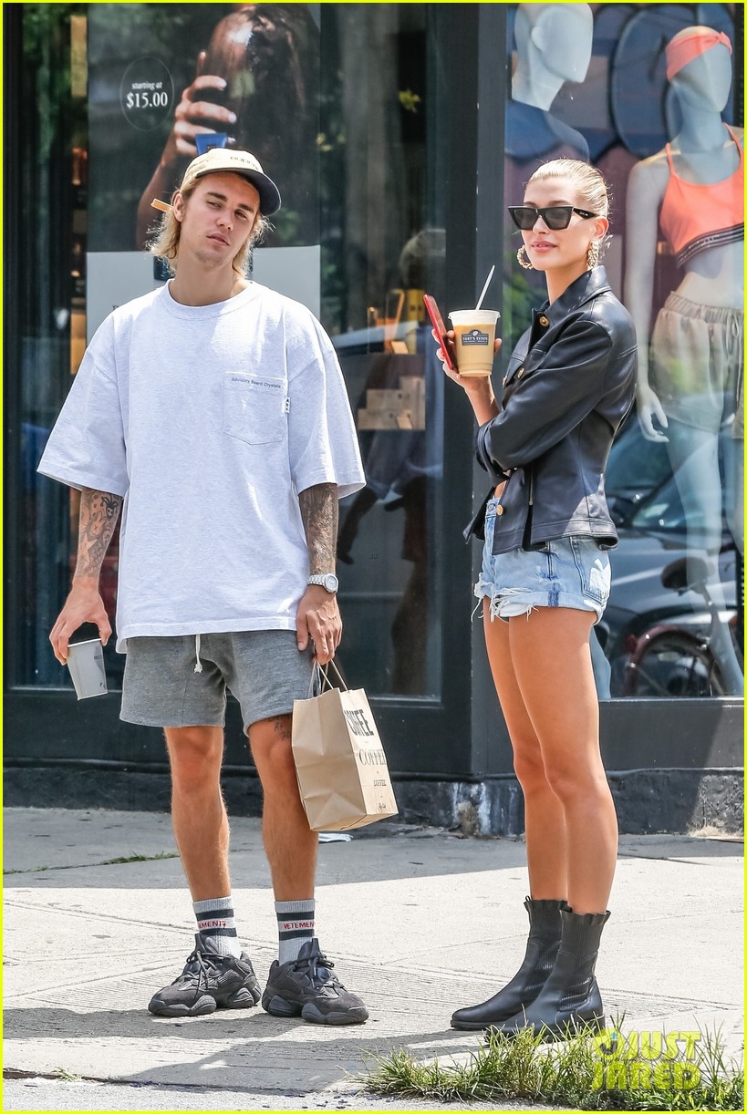 Justin Bieber Steps Out for Brunch with Fiancee Hailey Baldwin | Photo ...