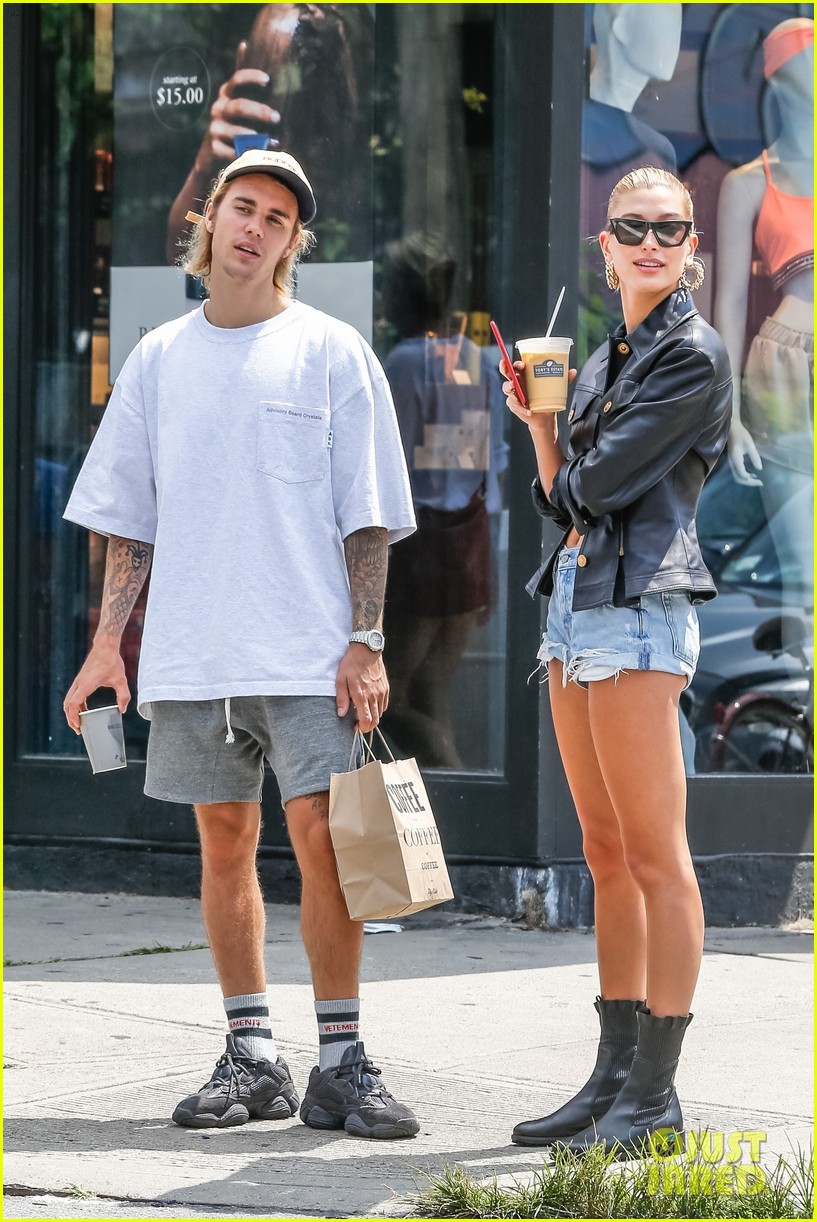 Justin Bieber Steps Out For Brunch With Fiancee Hailey Baldwin 