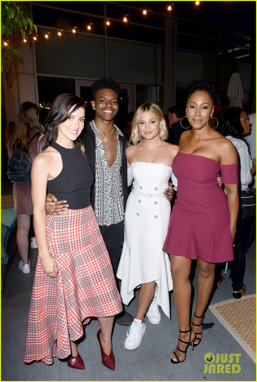 Olivia Holt & Aubrey Joseph Announce 'Cloak & Dagger' Season 2 at Comic