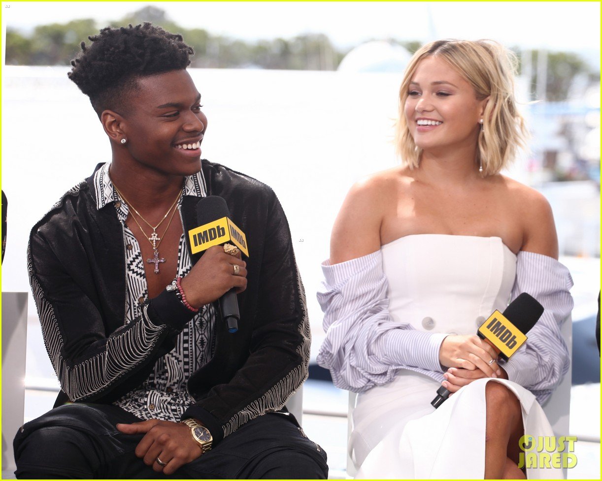 Full Sized Photo of olivia holt aubrey joseph cloak dagger comic con 07