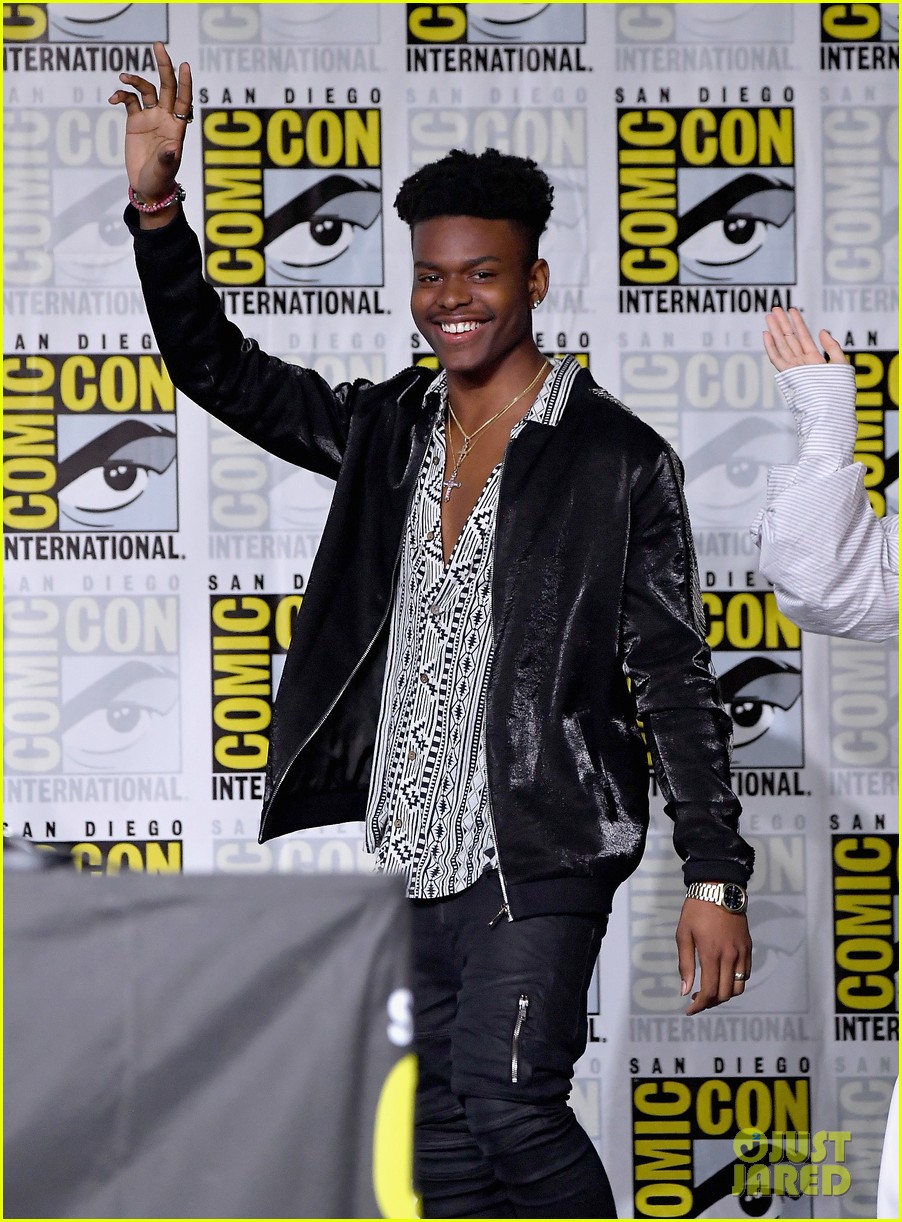 Full Sized Photo of olivia holt aubrey joseph cloak dagger comic con 20