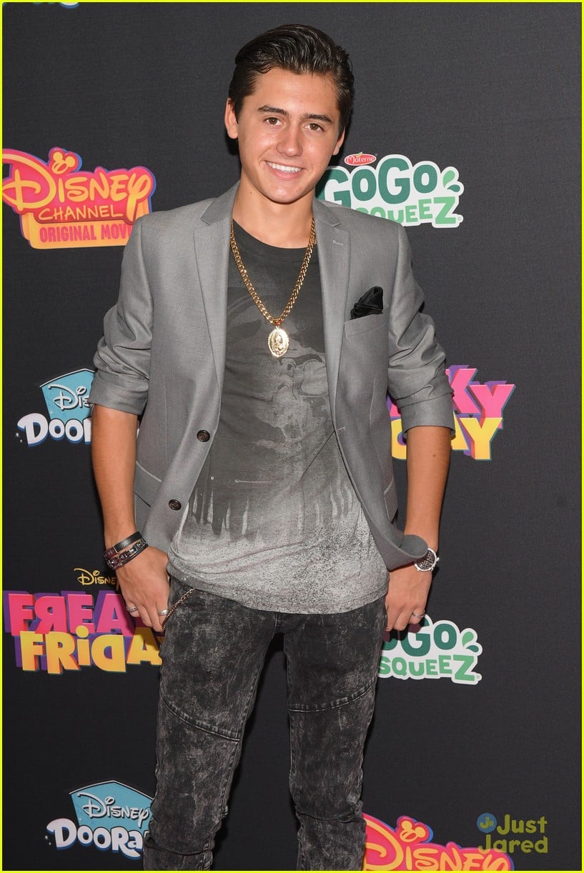 Cozi Zuehlsdorff Gets Support From Sofia Wylie & Sky Katz at 'Freaky